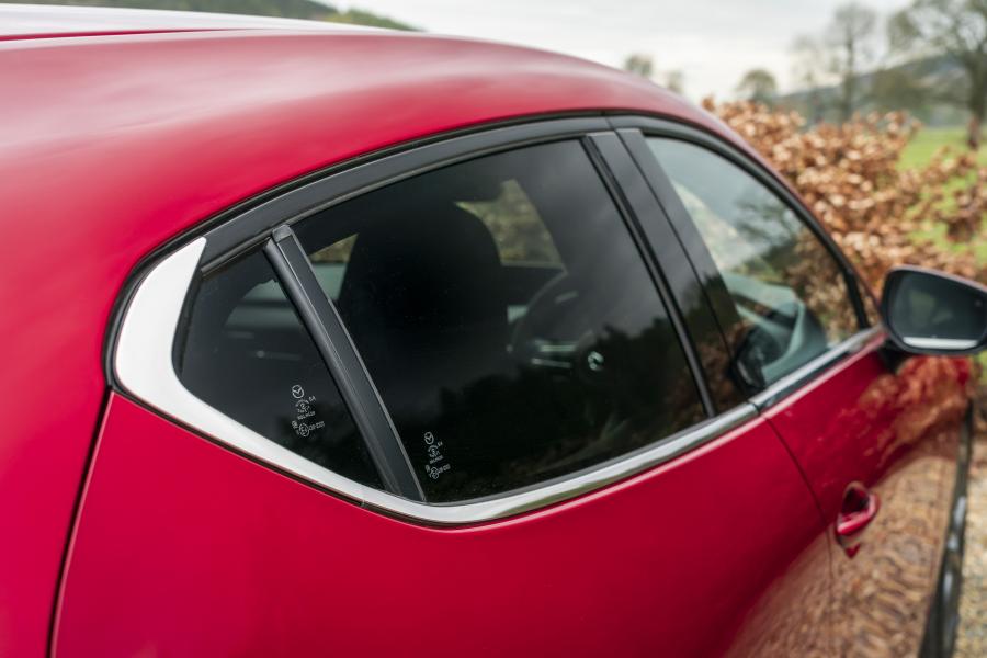 Детали экстерьера Mazda3 Skyactiv-G Sport Lux Hatchback 2019 года  (UK) (фото 60 из 91)